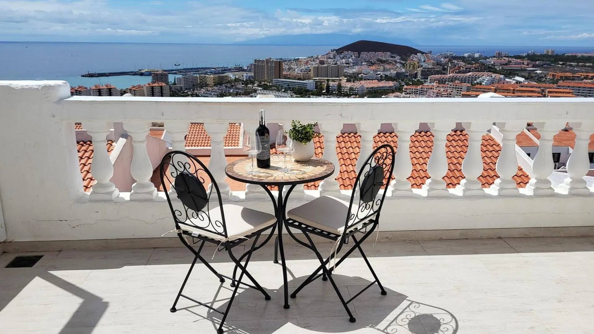 Discover Your Perfect Escape ! Arona